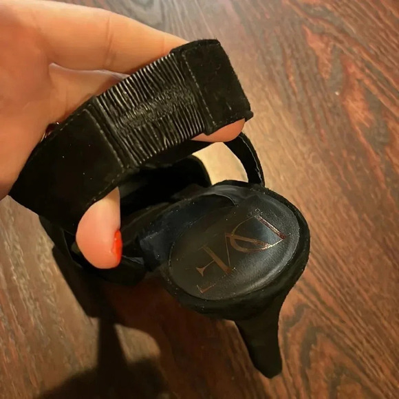 *Final Price* DVF Diane Von Furstenberg Black Heels Size 7 Designer Velvet GUC - Picture 7 of 8